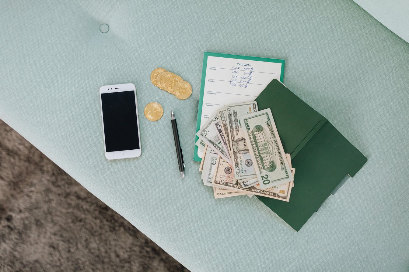 Cash, Coings, Iphone and Notebook